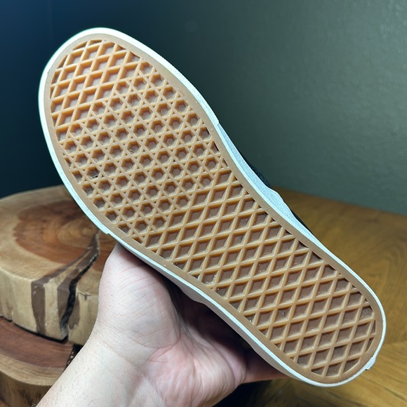 VANS Asher Perforated Leather Slip-On (Unisex - Men’s 7, Woman’s 8 1/2) - Picture 12 of 16